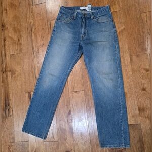 Levi's Strauss Signature Classic Regular Fit 5 Pocket Rugged Denim Blue Jeans.